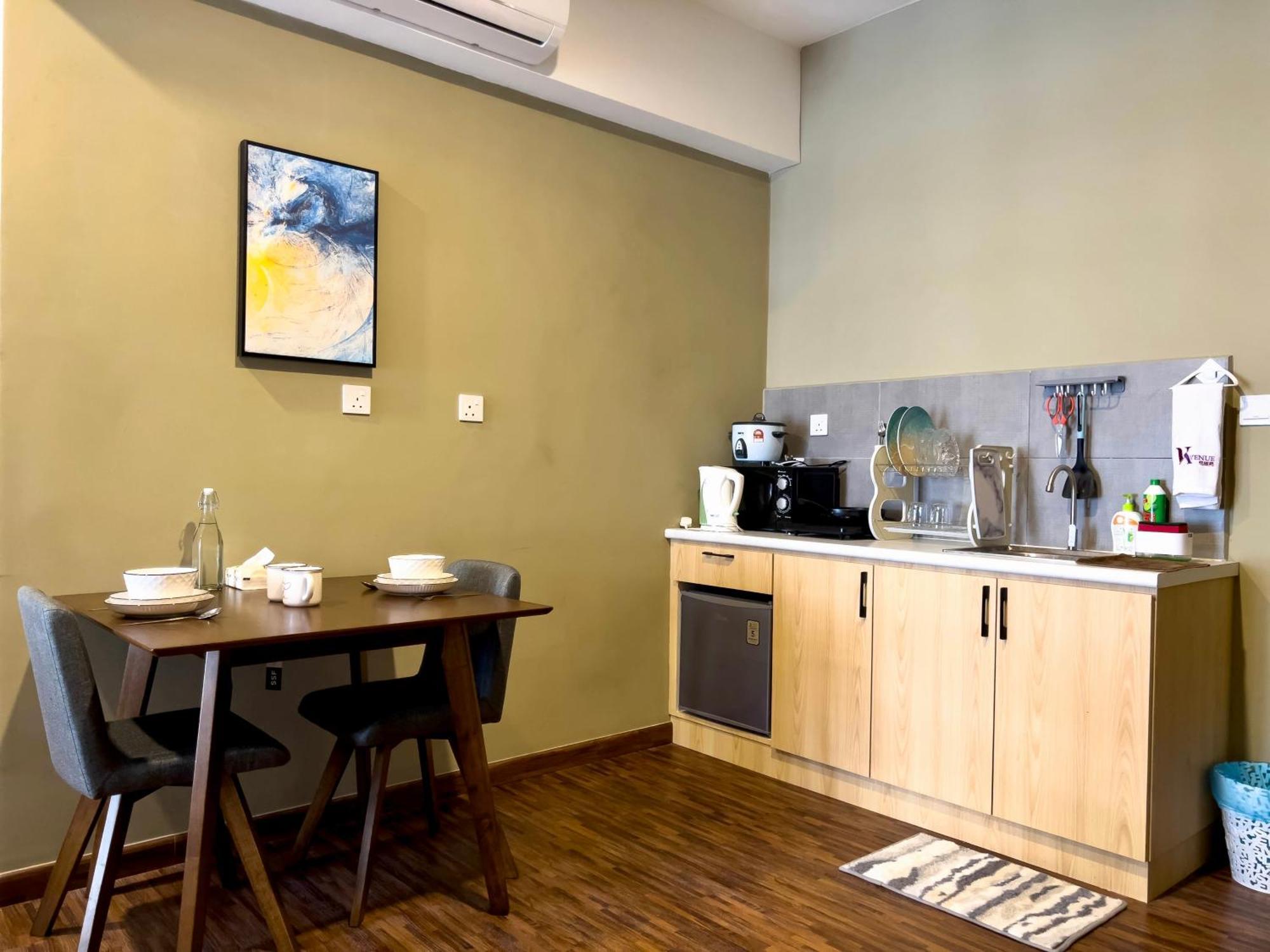 Apartment Hush At K Avenue