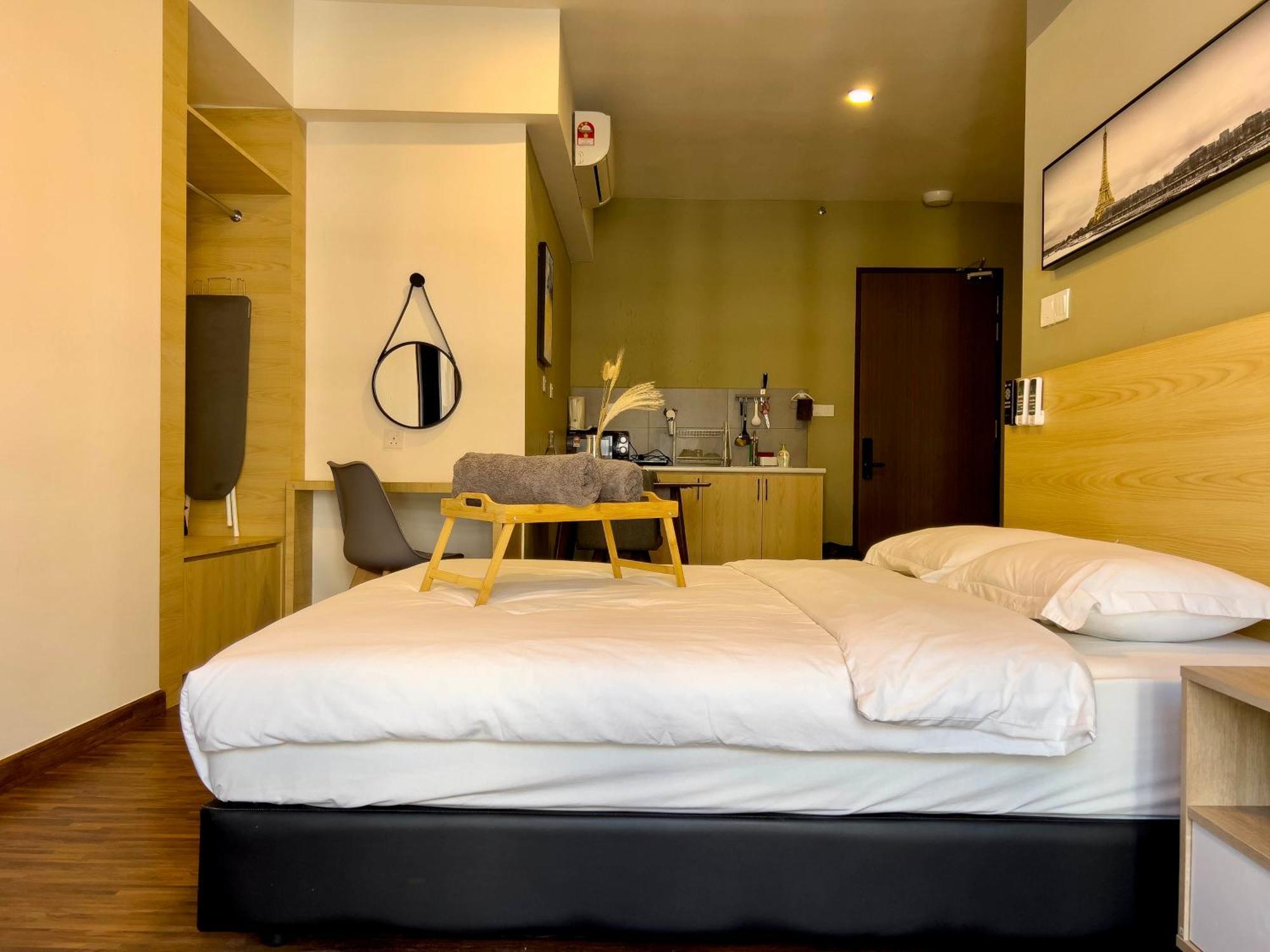 Apartment Hush At K Avenue
