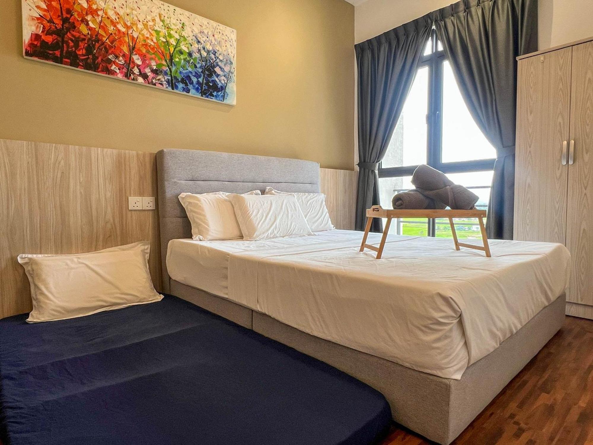 Apartment Hush At K Avenue